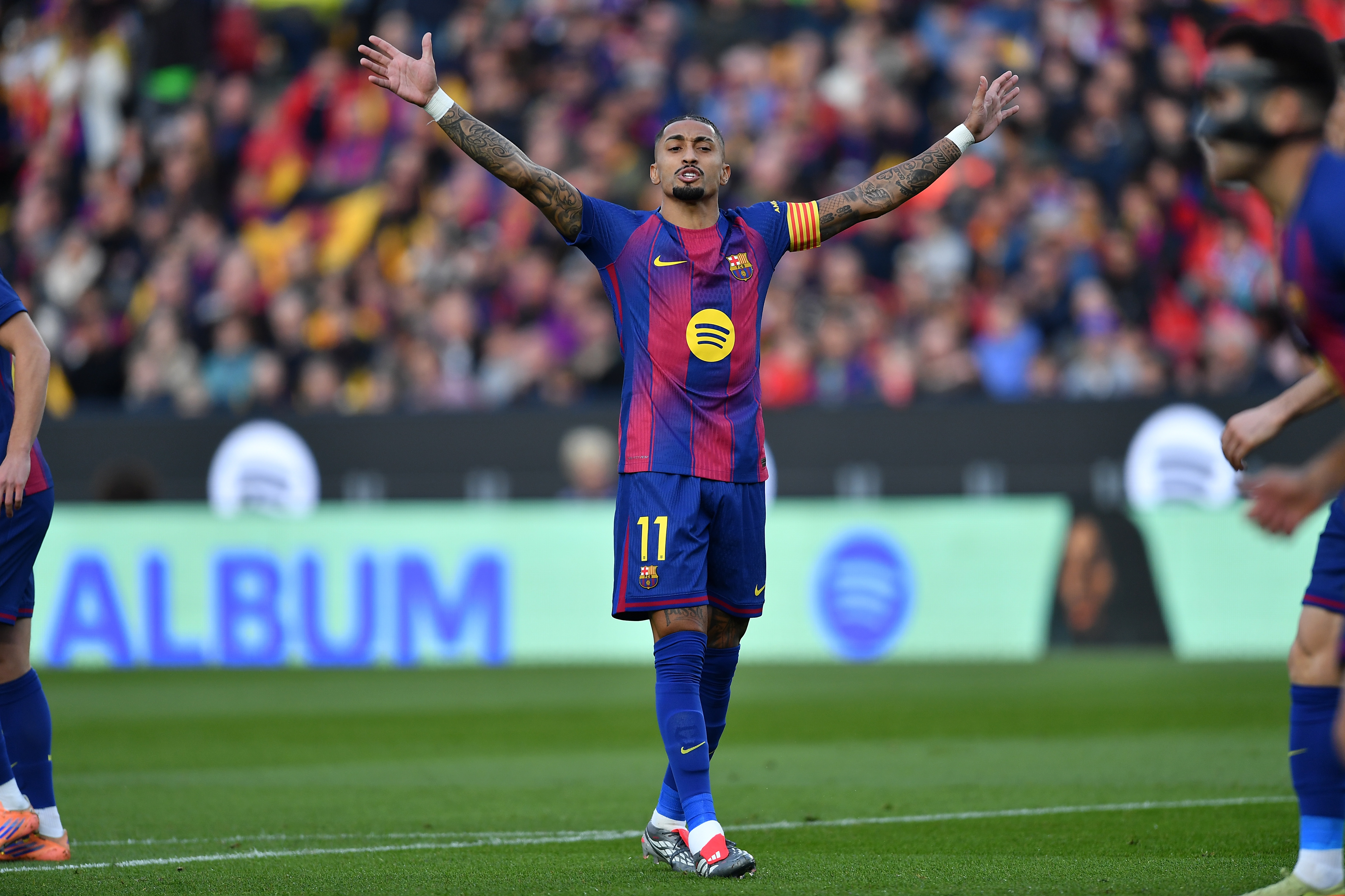 拉菲尼亚对阵塞维利亚上演帽子戏法，上一位做到的巴萨球员是梅西