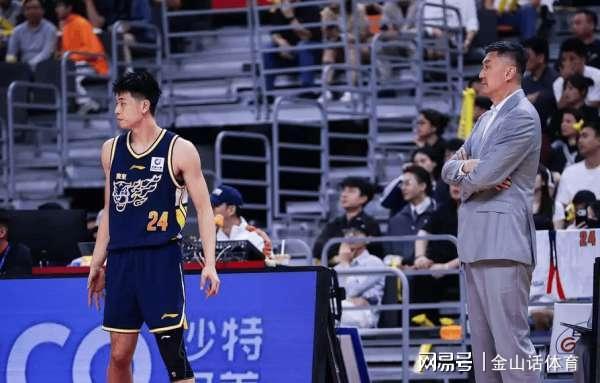 世界杯手机高清观看软件-唉！3首发运动战0分，6替补23中4，谁打的好换谁，粤迷直呼看不懂